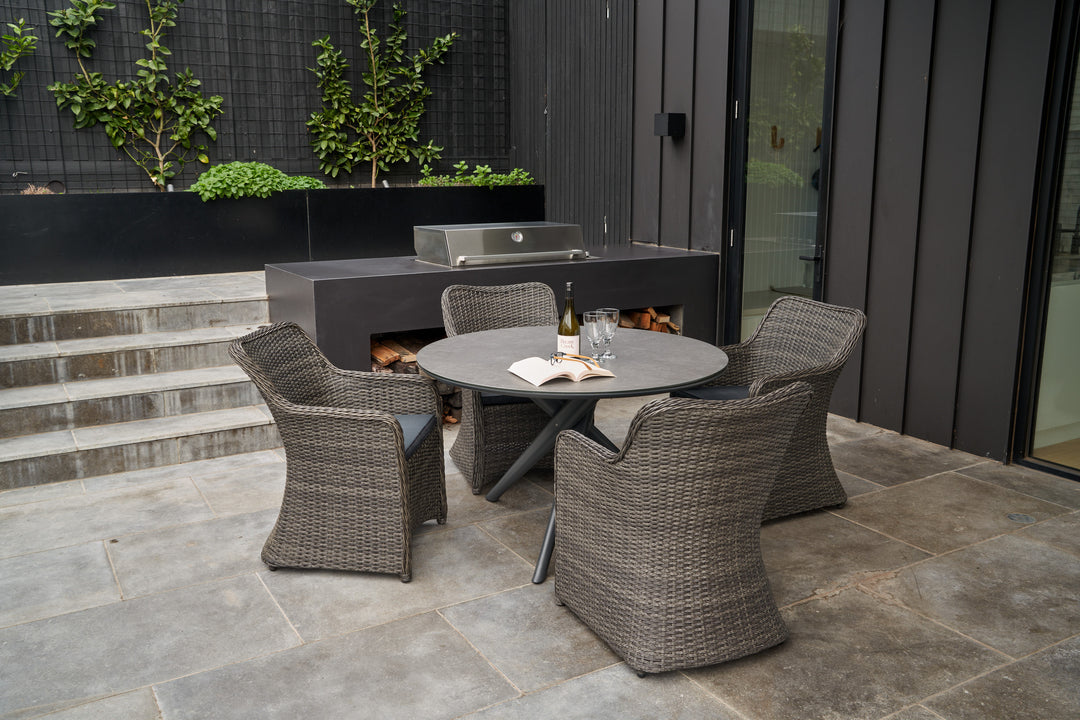 Arizona round outdoor table with 4 Miami chairs